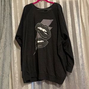 Torrid size 5 sexy lips lightning graphic sweatshirt